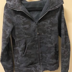 LULULEMON CAMO ZIP UP HOODIE